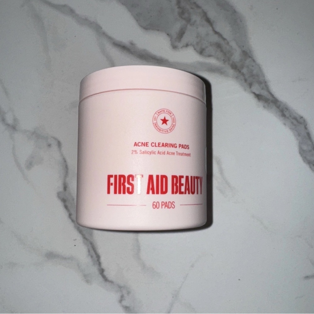 First Aid Beauty Acne Clearing Pads